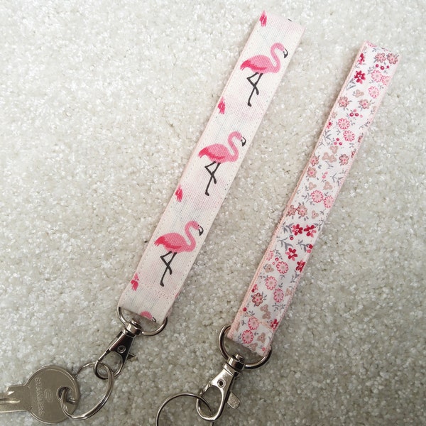 Porte clés Dragonnes, Flamants rose, Liberty, Macarons, Tartan beige, Porte clés Bracelet, Porte clés Poignet, Porte clés Tissu, Idée Cadeau