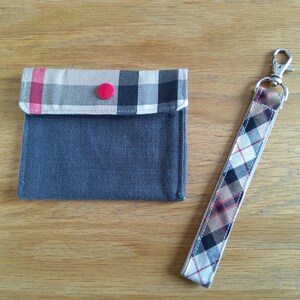Petite Pochette sac à main et Porte clés dragonne assorti Tartan beige