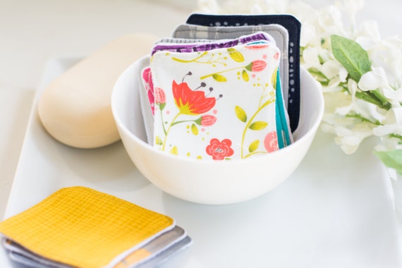 Zero Waste Reusable Cotton Rounds - Ecological Gift - Sustainable Makeup Remover Pads - Eco Friendly Gifts for Mom - Reusable Face Pads