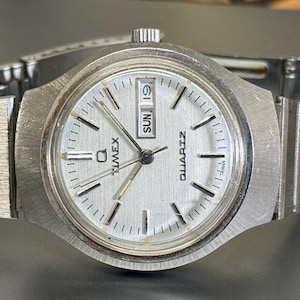 Vintage Timex Q Gents Electric Wristwatch World Time Rare Model Classic Men’s Collectible