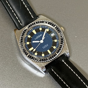 Luxor watch company store