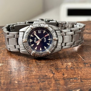 Lotus Quartz Diver Watch for Women with Blue Dial & Rotating Bezel – Stylish Lady’s Waterproof Timepiece