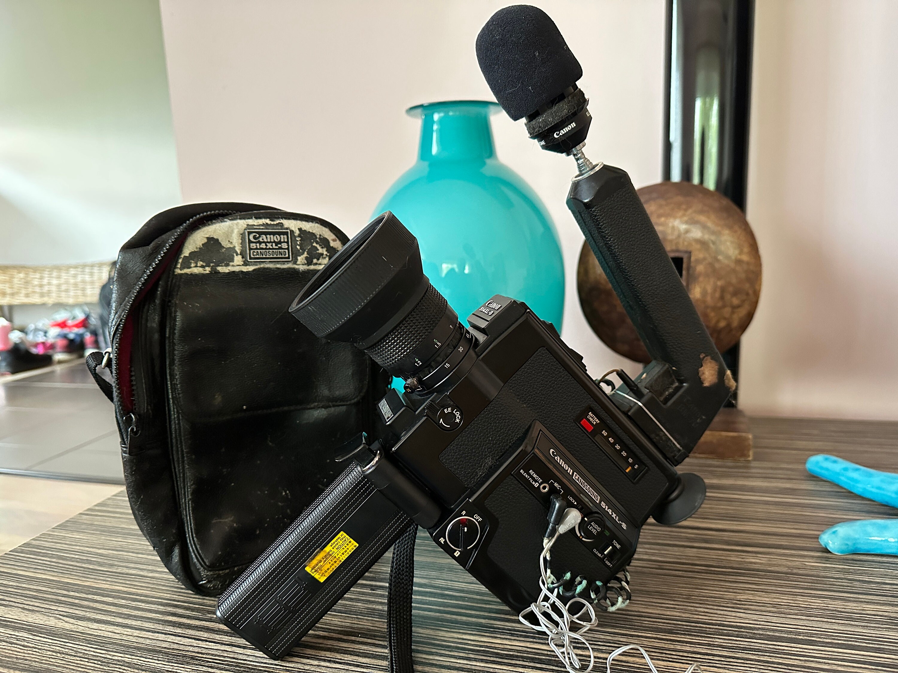 Canon 514XL Super 8 Cine Camera Case Microphone Made in Canon 514XL Super 8 Cine Camera Case Microphone Made in