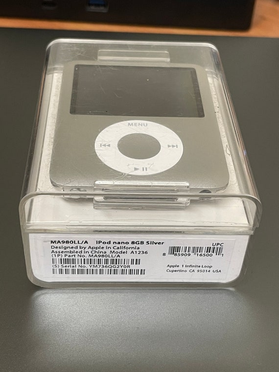 beweging spiegel elk For Collectors Only Sealed Apple Ipod Nano A1236 8GB Silver - Etsy