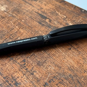 Caran D'Ache Kugelschreiber Schwarz nespresso - Luxus-Schreibgerät, überragendes Design & geschmeidiges Schreibgefühl
