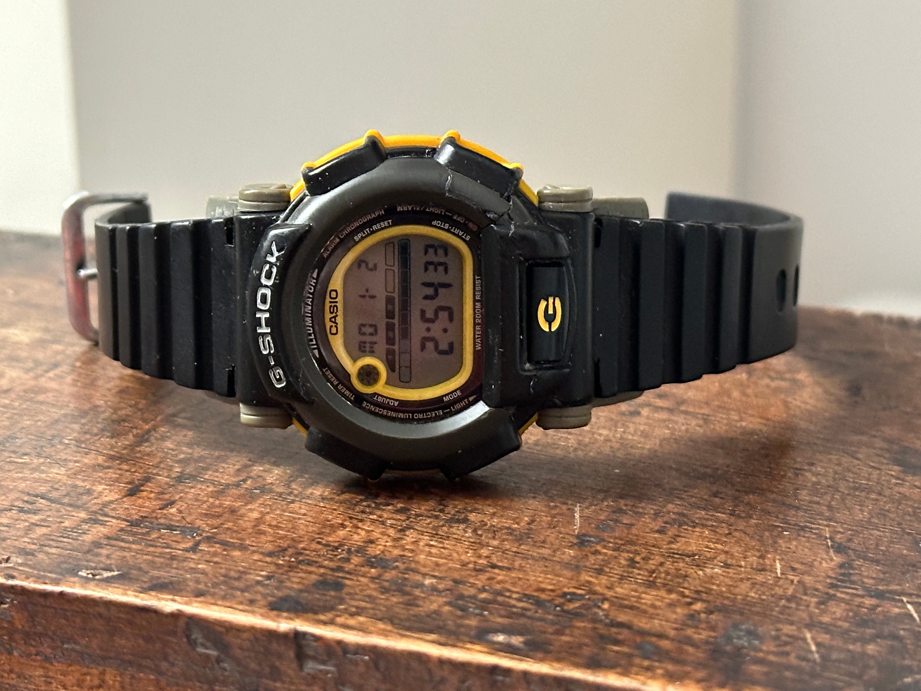 Vintage Casio G-shock Dw-5600 DW 5600 901 Chrono Watch Working For Repair