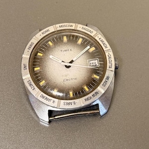 Orologio da polso elettrico vintage Timex da uomo, modello raro, classico, da collezione, con ora mondiale