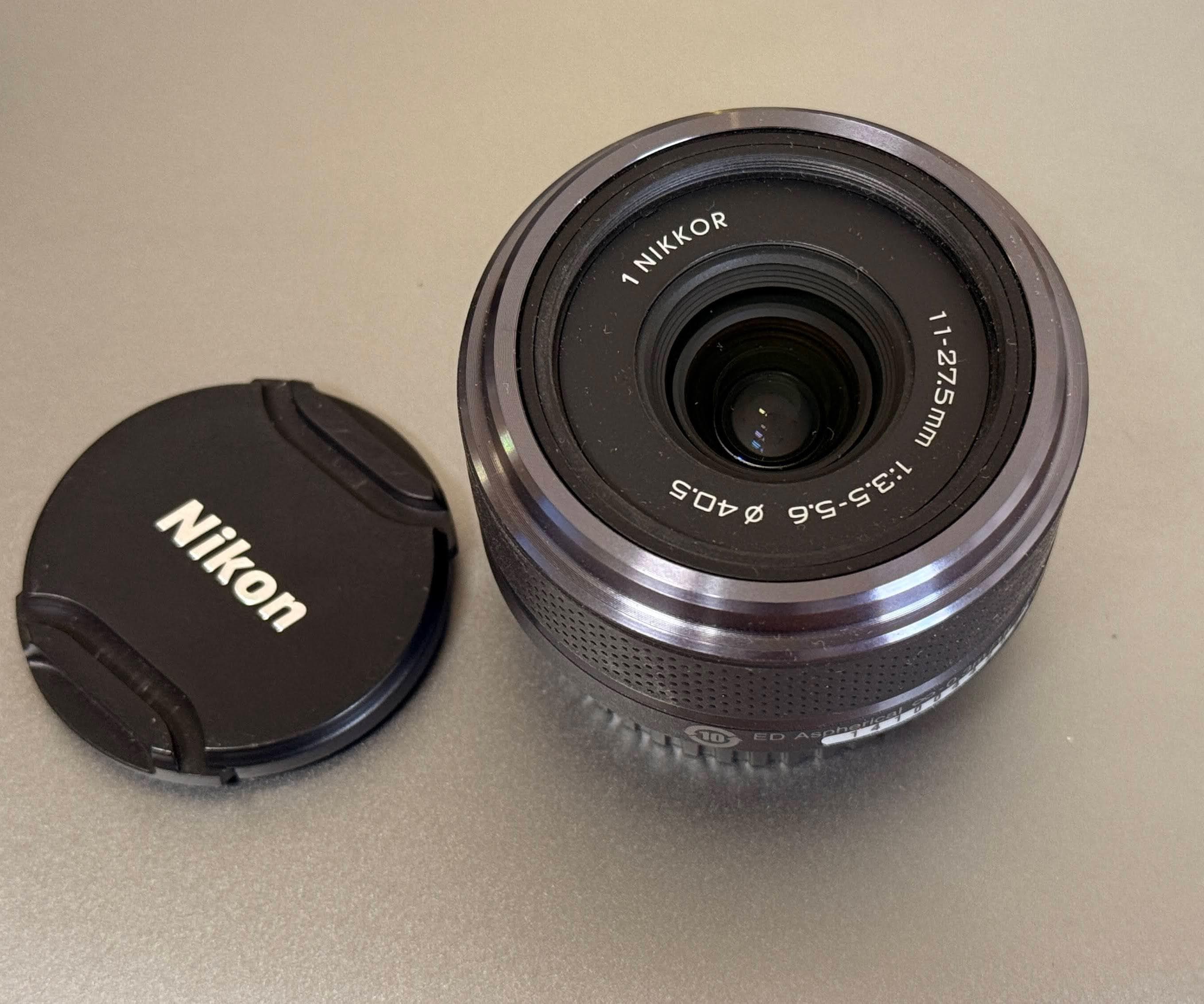 Objectif Nikon Nikkor F Occasion - Gros Plan - Filtre 52mm - Avec Étui Cuir