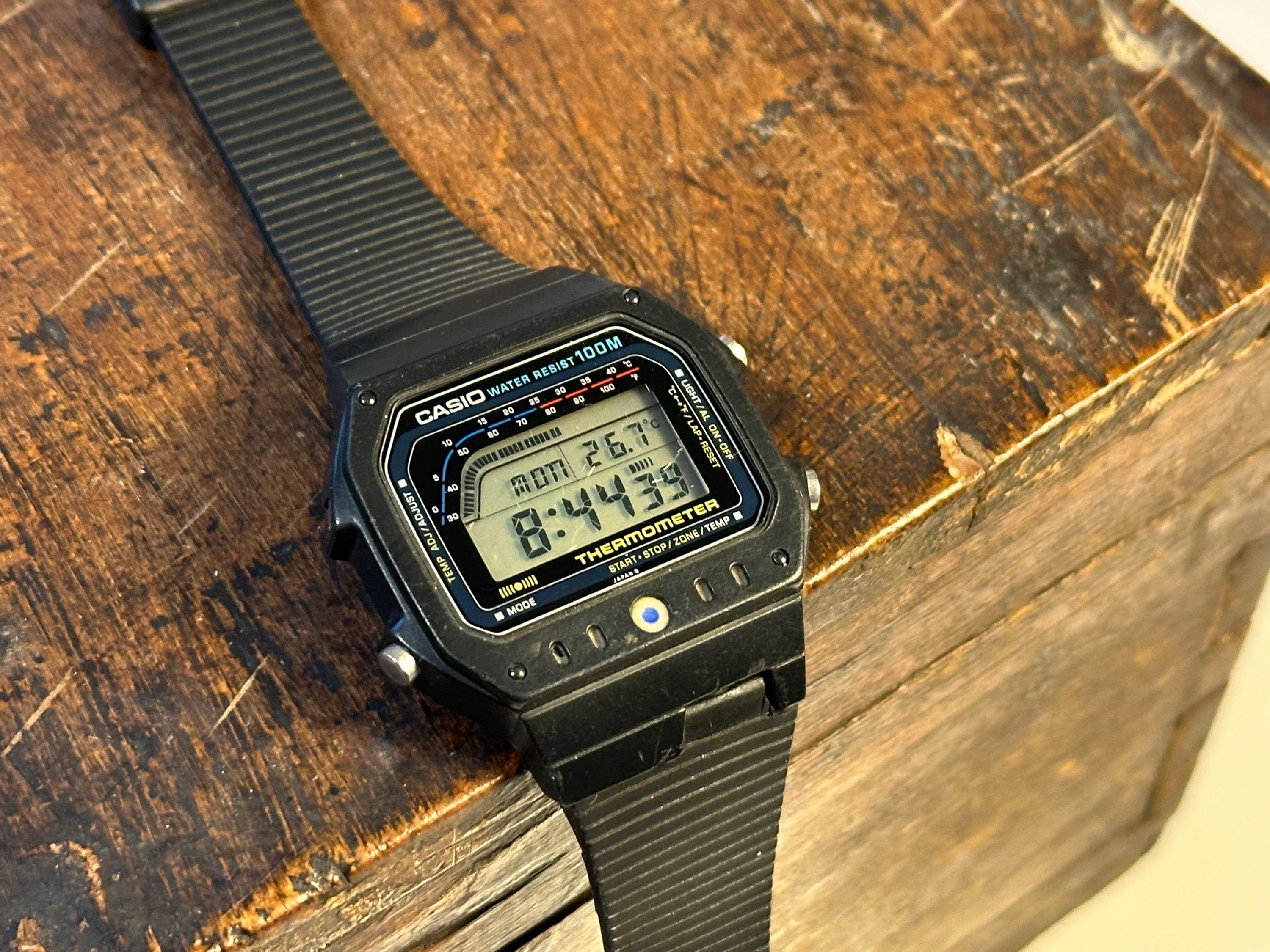CASIO TS-1200 Thermometer WR 100M Vintage Digital Watch Made CASIO TS-1200 Thermometer WR 100M Vintage Digital Watch Made
