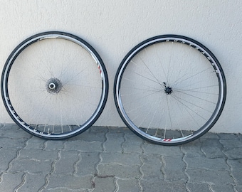 Bontrager Classics 700c Rear Wheel Set with 6000 OSB Rim & Schwalbe One Tire – Lightweight Road Bike Wheel