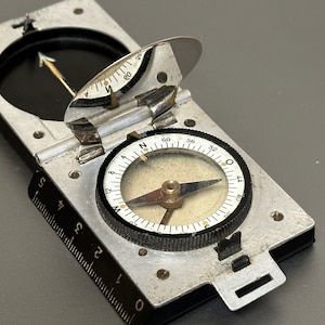 Vintage Marsch Kompass Pocket Compass – Antique Navigator Tool, Collectible Outdoor Gear, Superb Craftsmanship, Unique Gift Idea