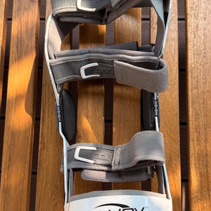 Donjoy Renegade Knee Brace Right Medium | Sports Knee Support for Injury Recovery, Pain Relief, Stability, Patella Stabilizer, Breathable
