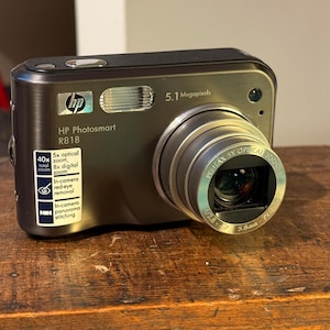 Vintage HP PhotoSmart R818 5MP Digital Camera with 5x Optical Zoom, Portable Retro Point and Shoot Camera, Compact Digital Photography Gift