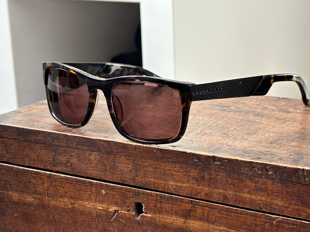BROADWAY ISTA BLACK TORTOISE WOMANS SUNGLASSES*NWT Tortoise Sunglasses Frame – Retro Designer Eyewear 57-18-145  main image 2