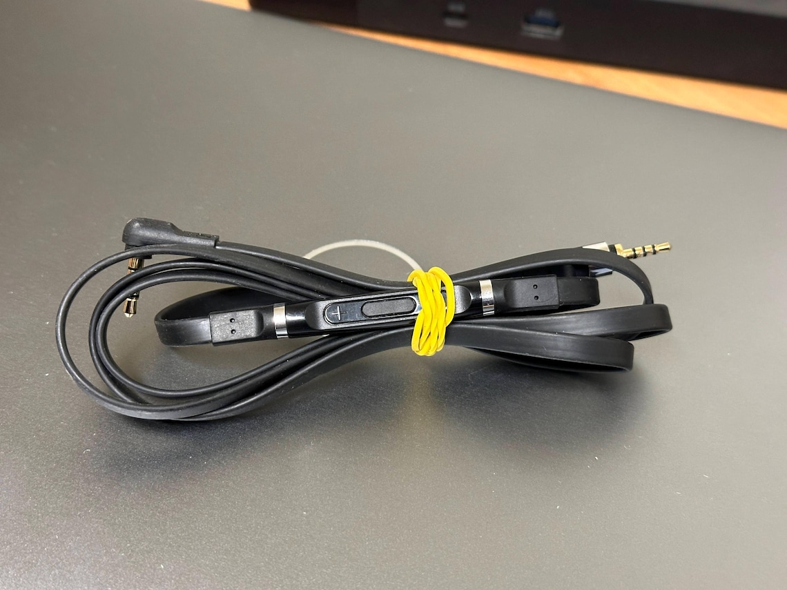 Sennheiser Headphones with Mic & Remote – Sound for Music and Calls, foto 1 di 3