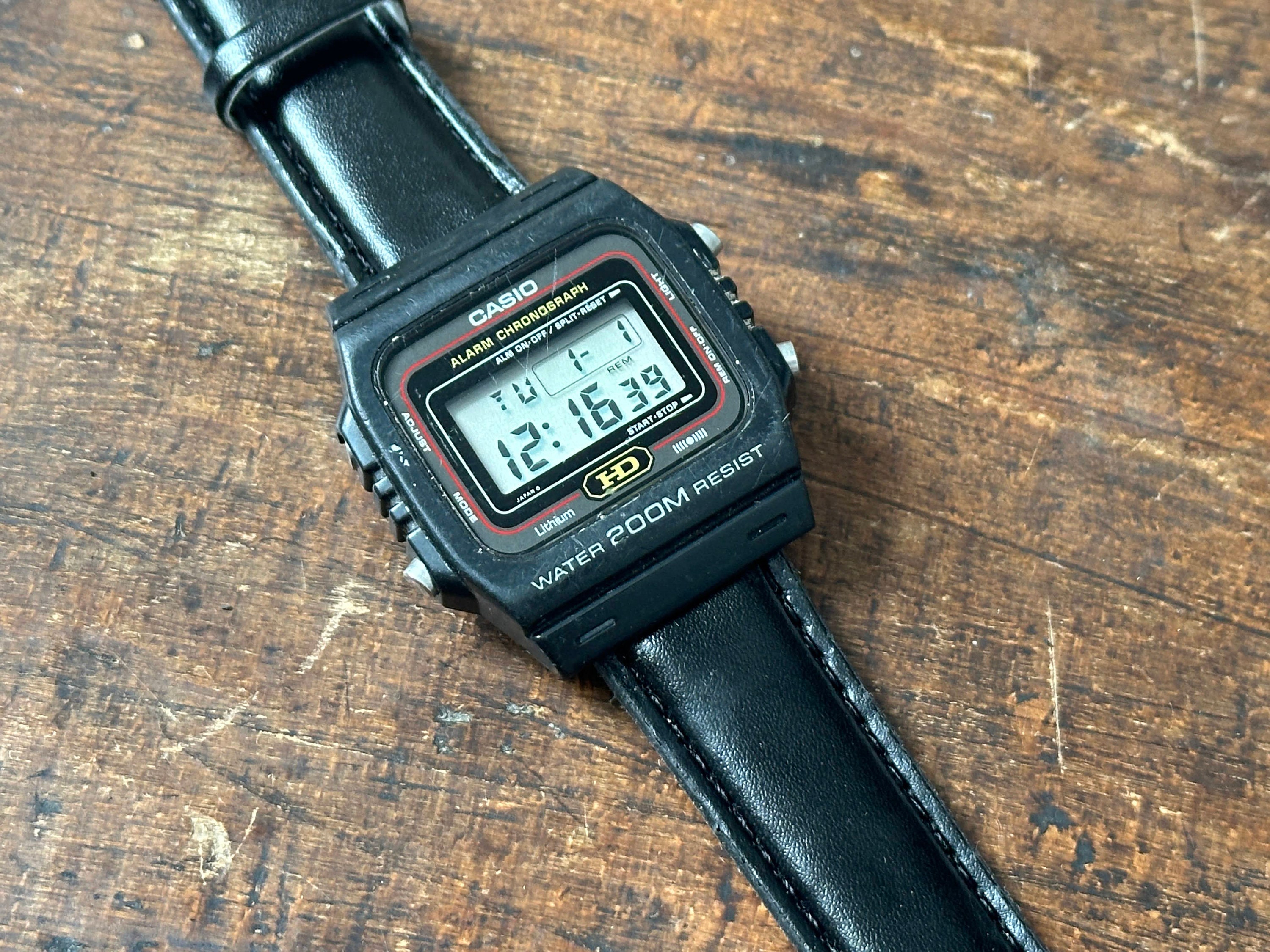 CASIO DW-260 Module 690 Men Watch 200M WR vintage rare model
