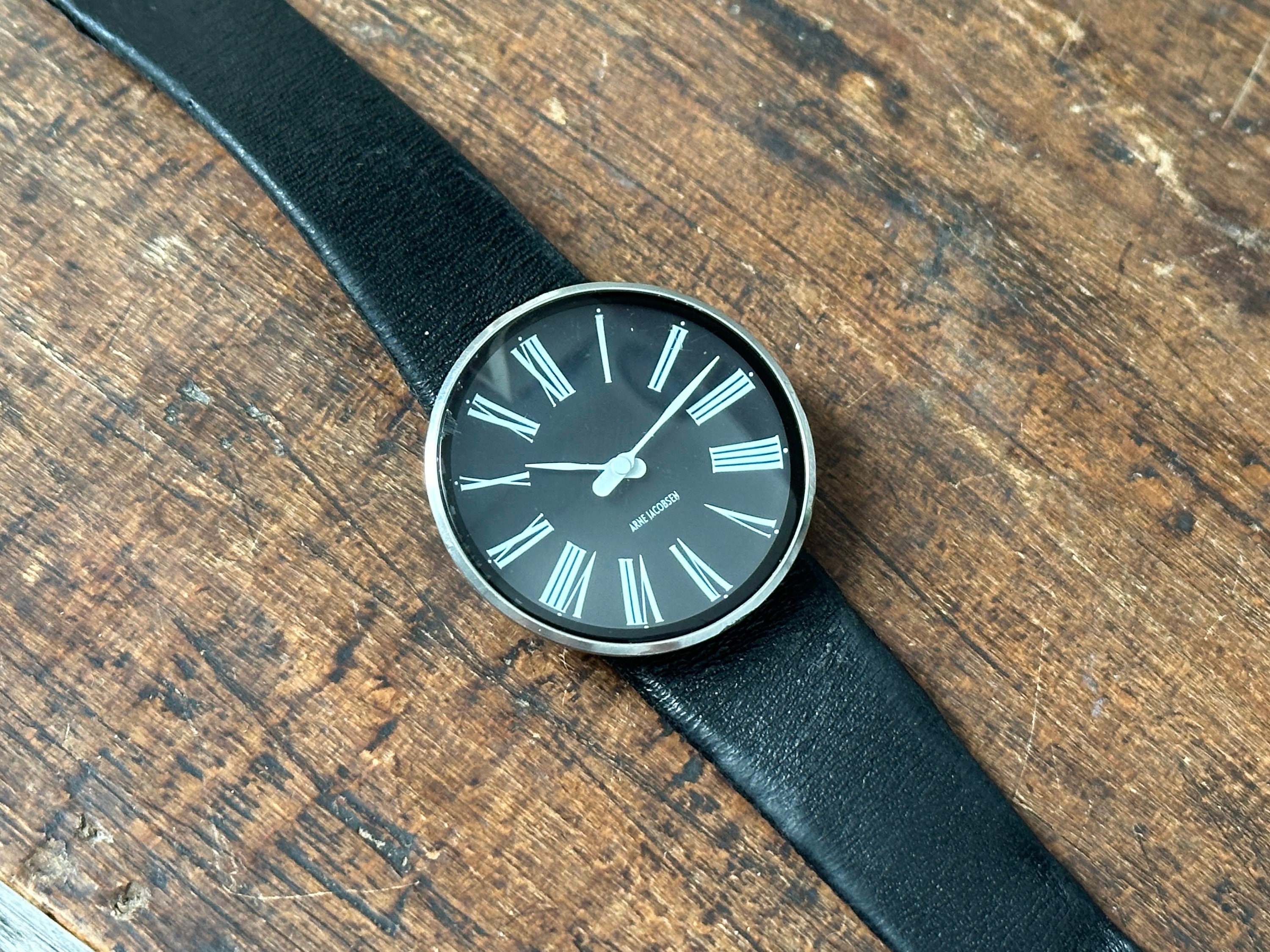 Bankers 40 mm White Dial Brushed gold Bezel - Arne Jacobsen