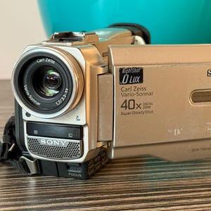 Mini caméscope DV Firewire grand écran Sony TRV10E | Enregistreur vidéo numérique Sony Handycam vintage avec zoom optique 40x, caméscope CCD