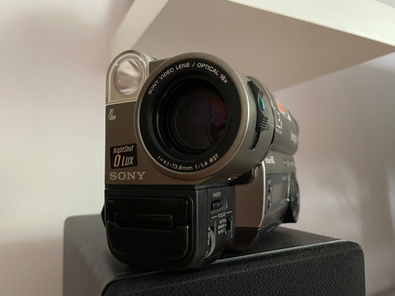 Sony Handycam Hi8 Video Camcorder 72x Digital Zoom CCD-TR713E +