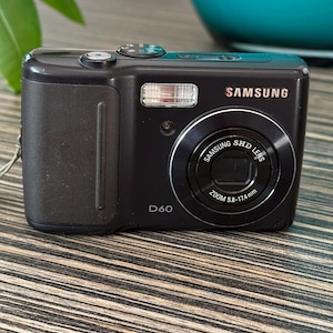 Cámara digital Samsung D60 de 6,0 MP - Probada - Funciona
