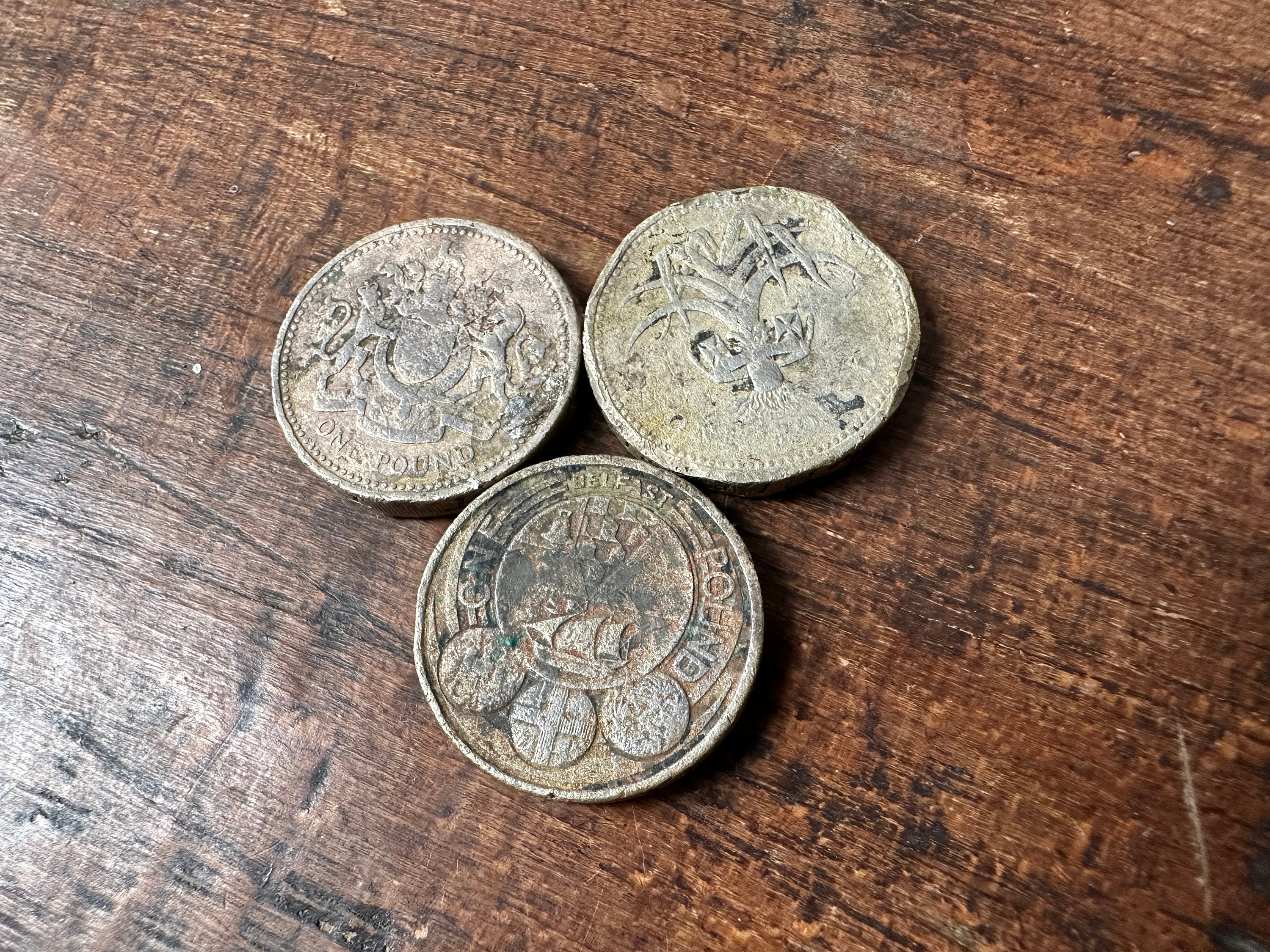 One pound 1983 - Etsy 日本