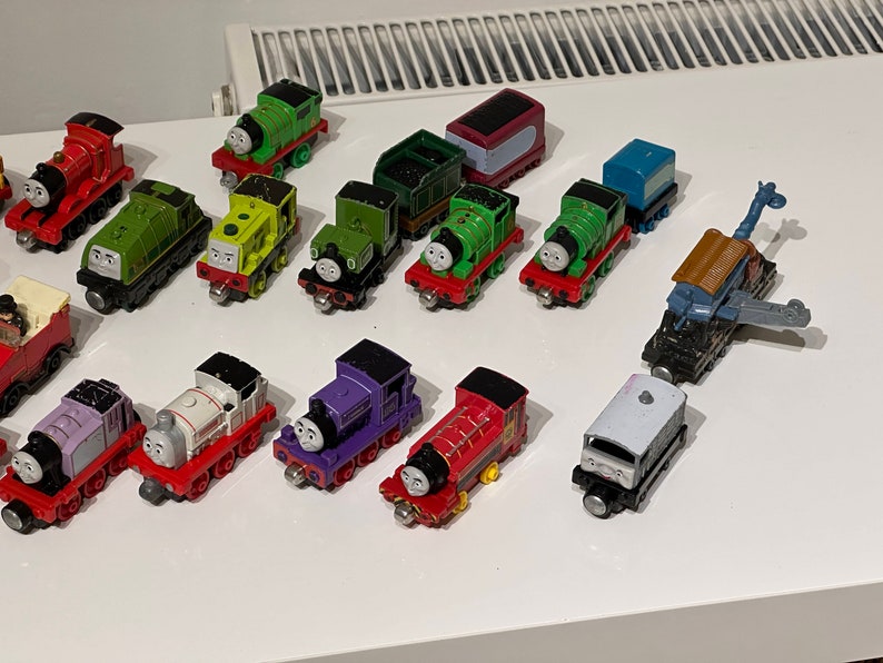 FPR THOMAS & FRIENDS LOCOMOTIVES CHANGE DE COULEUR HMC46 FISHER PRICE - Jeux - Jouets