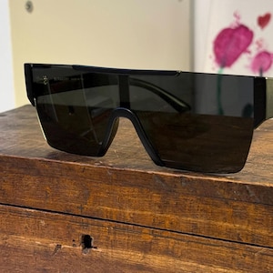 Lunettes de soleil Burberry BE 4291 3464/87, forme rectangulaire noire