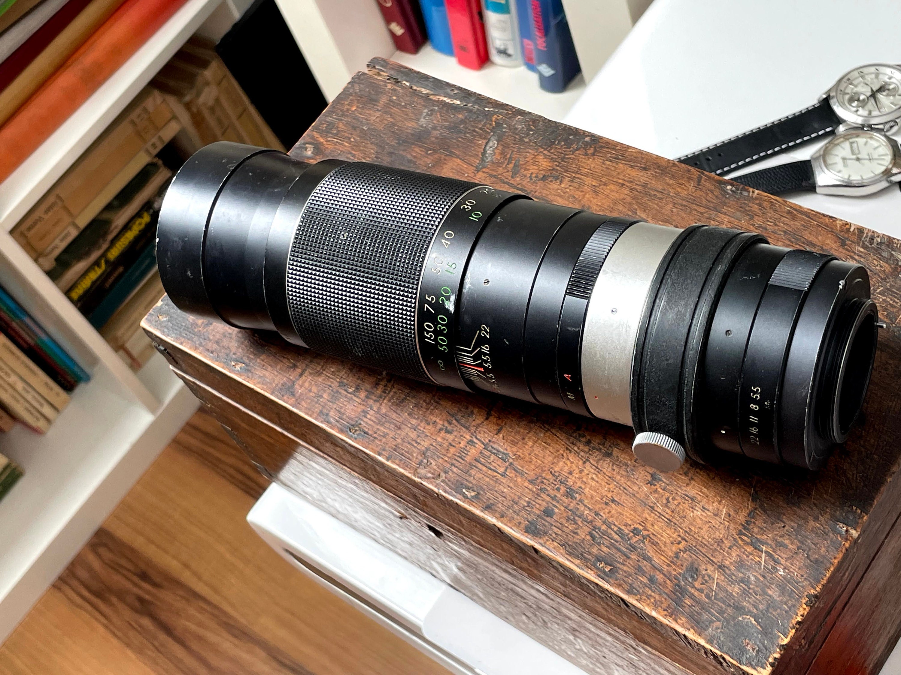 EOS M5＋LENS 2本＋スピードライトなど EOS R5 Mark II」と「Z 8」の外観やスペックの違い - とるなら