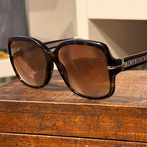 Sunglasses Ch Carolina HERRERA SHE 574 vintage-inspired oversized sunglasses designer summer sunglasses retro eyewear fashion accessories