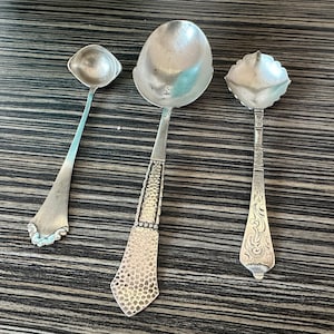 Försilvrad antik skeduppsättning | Dansk design Två torn Eneret | 3 eleganta serveringsskedar