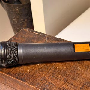 Sennheiser EW100 G3 606-648 Wireless Microphone | Vintage Style Handheld Mic for Recording, Live Performances, Broadcast, Studio Equipment
