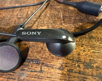 Sony MDR-E484 Headphones With Original Case, Made in Japan Walkman
