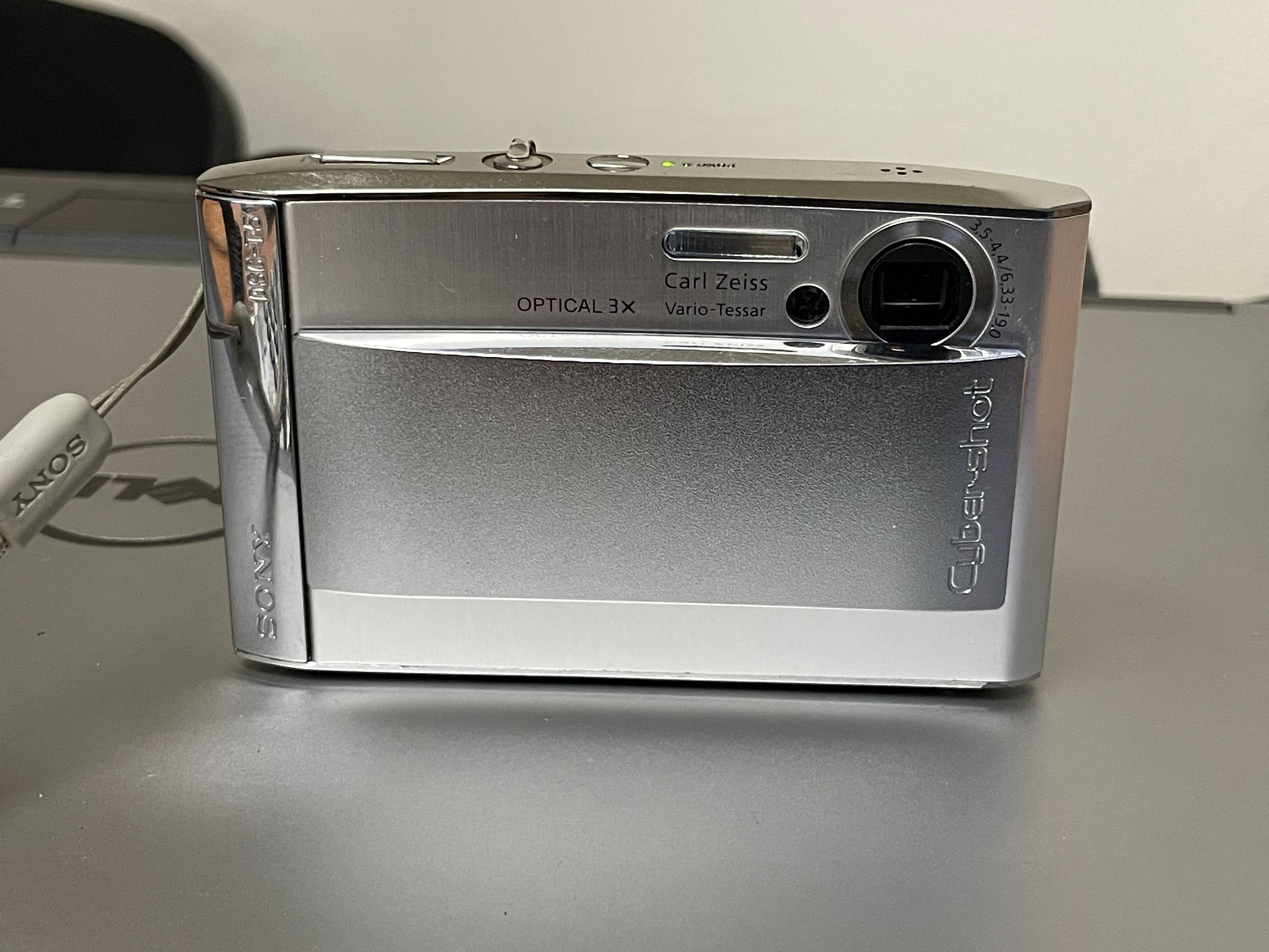 Sony zeiss tessar. Sony cyber-shot vario-tessar. sony cyber shot carl zeiss vario-tessar.