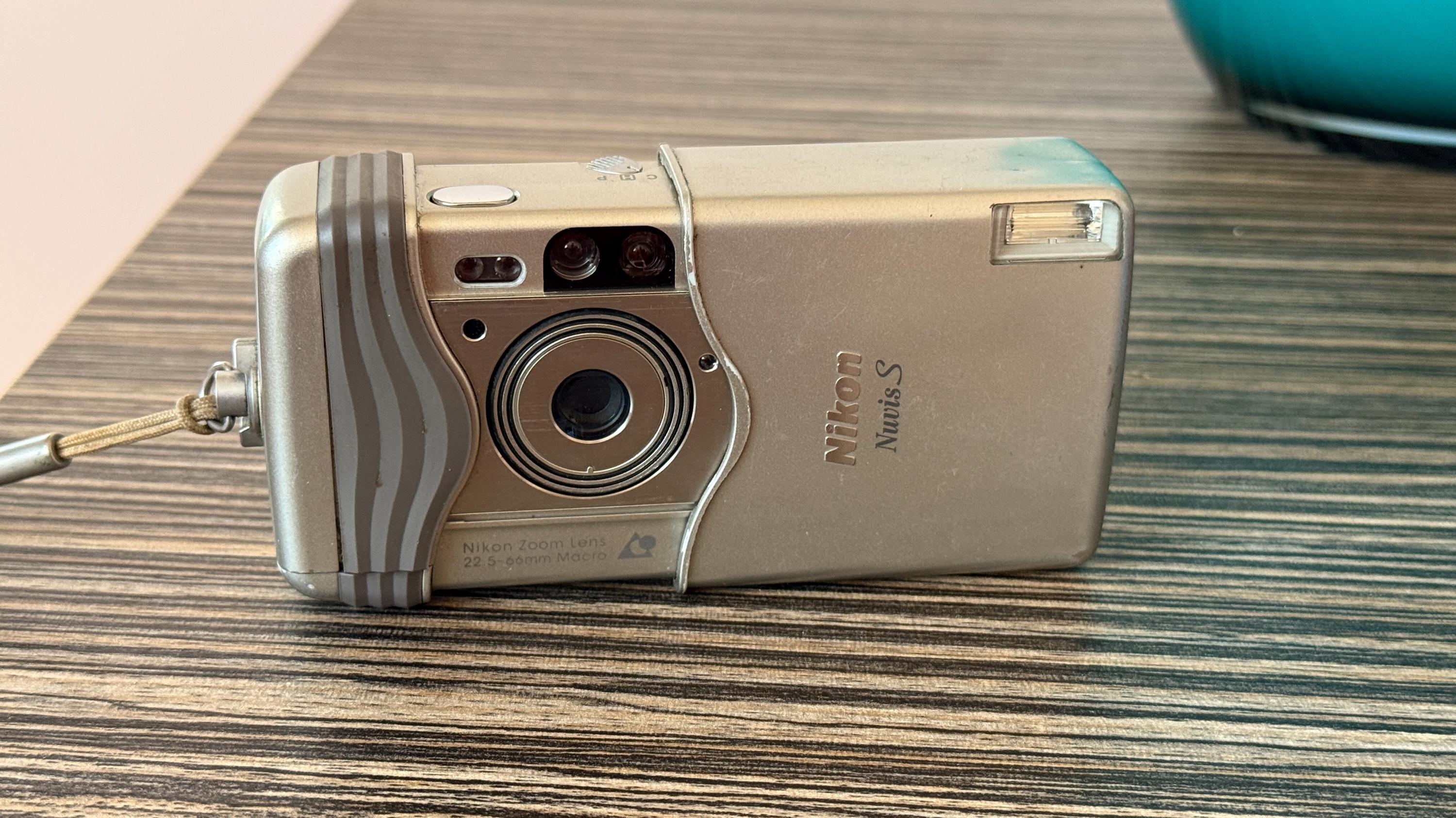 フィルムカメラ NuvisS Nikon Nuvis S APS Film Camera Tested and Works - Comes W