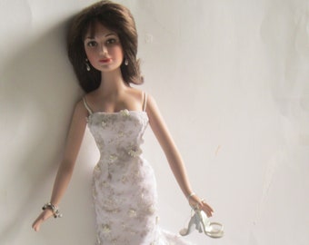 Susan Lucci Doll, Limited Edition " Dream Come True" Porcelain In White Gown With Pearls/Emmy Award Winning Actress From " All My Children"