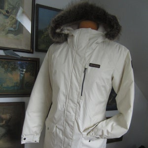 Columbia Parka Jacket With Detachable Faux Fur Lined Hood, Clean White Mint Condition,Thinsulate Warm Lining. Snap and Zipper Pockets, Large