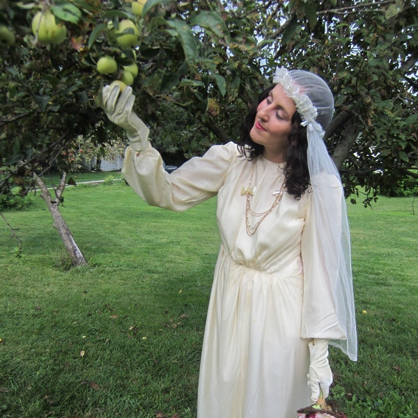 Robe de mariée des années 30, style Downton Abbey en soie, manches bouffantes, smocks aux épaules, sans boutons, élégance à enfiler, avec voile et collier GRATUIT !