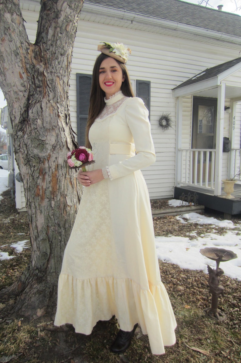 1970's Prairie Dress for Prom, Bridesmaid or Bride, Ivory Crepe With Lace Bib Bodice,Lace Panel on Skirt , Back Waist Tie image 5