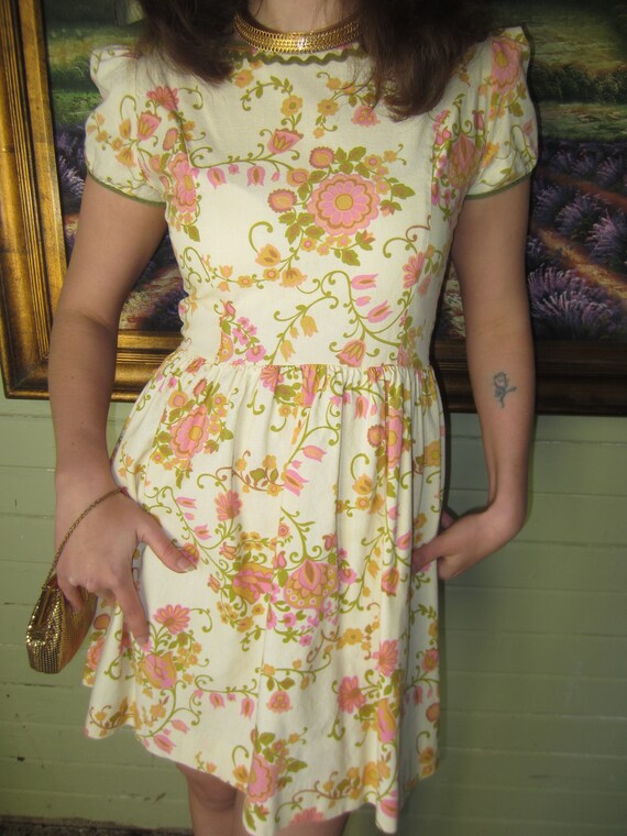 1960's Baby Doll Dress With Short Puff Sleeves /F… - image 3