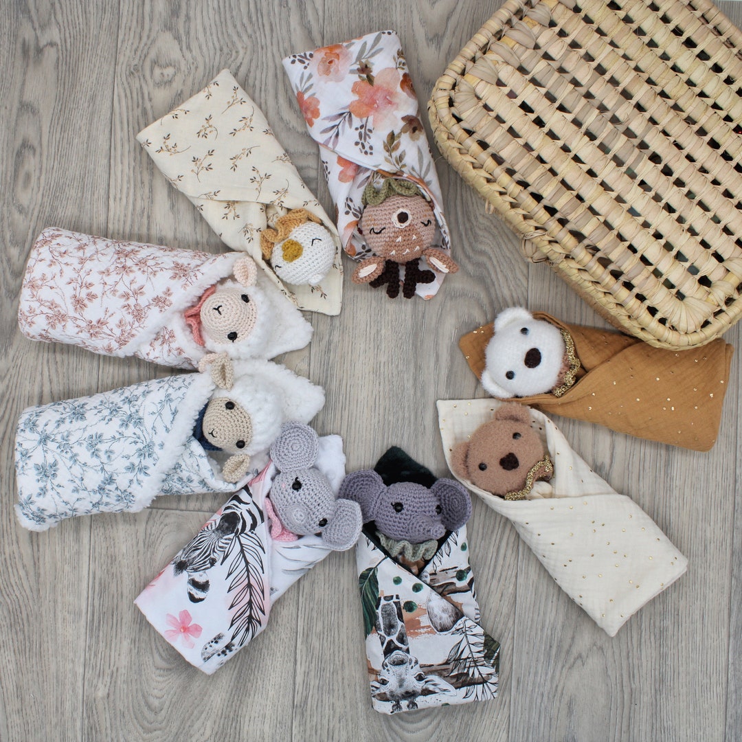 Doudou plat au crochet Ourson, Agneau, Eléphanteau, Oie, Biche