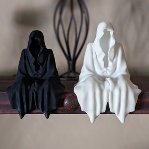 Halloween Regal Geist - Hochwertiges Harz - Sitzende Regal Geist Skulptur - Halloween Dekor - Bücherregal Dekor - Sensenmann Skulptur