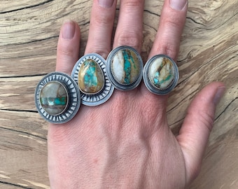 Royston Ribbon Ring in Türkis - natürlich gewagter Statement Schmuck - einzigartige Boho Ringe - rustikaler, organischer Stil - handgefertigter Schmuck -Royston