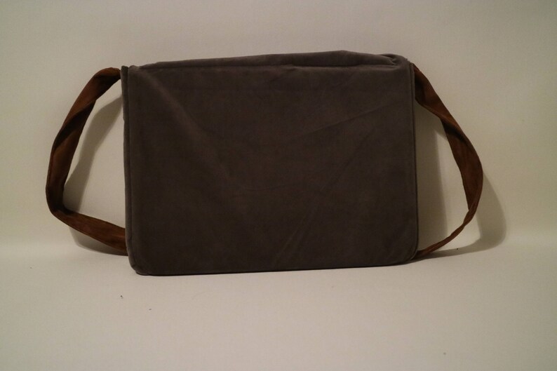 minimalist laptop messenger bag