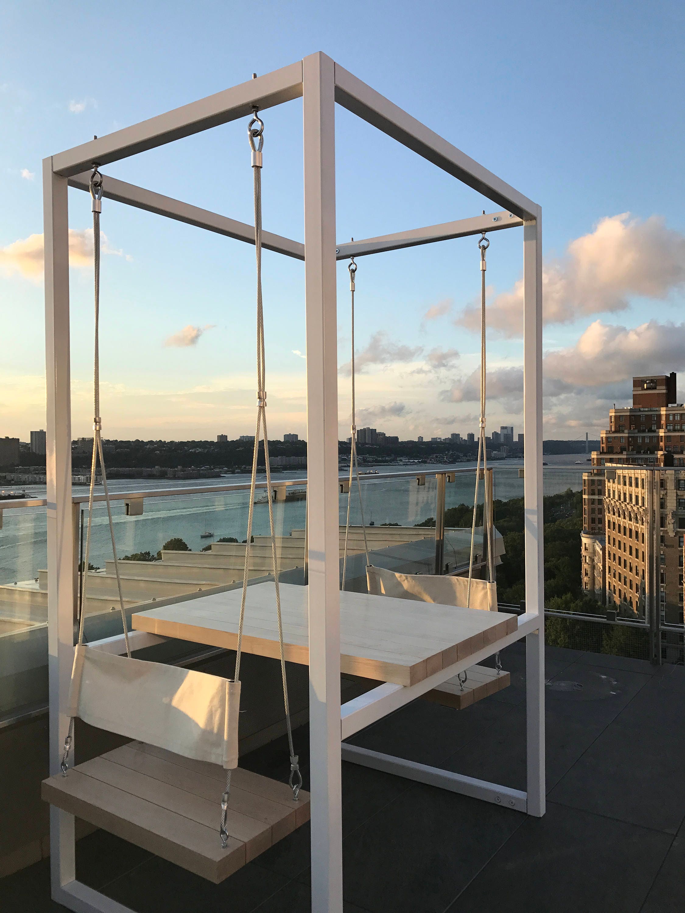 2-Sitzer-Schaukel-Tisch mit Rückenlehnen | Etsy