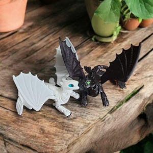 Flexi Toothless-Style Dragon – 3D Printed Articulated Model | Playful & Poseable Gift