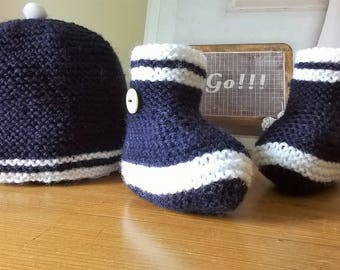 BONNET BEBE  ET chaussons laine marine façon bottes de pluie 3 mois