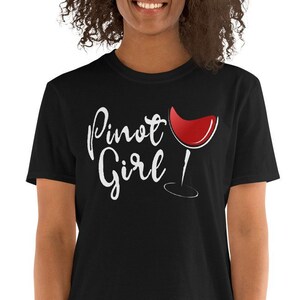 Pinot Noir Shirt Pinot Girl Shirt Pinot Gift Pinot Lover Gift Camiseta divertida de Pinot Noir Camiseta de bebedor de vino para mujer Camiseta de vino divertida para mujer