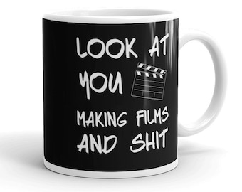 Grappige filmmakermok, koffiekop regisseur, filmstudentenhumor