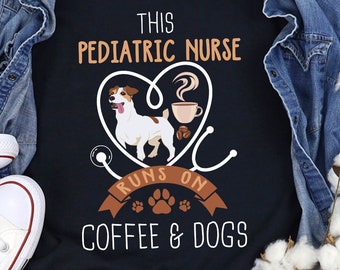 Camiseta de enfermera pediátrica Amante de los perros divertido Amante del café Broma Regalo de enfermera pediátrica Camiseta de vida de enfermería pediátrica