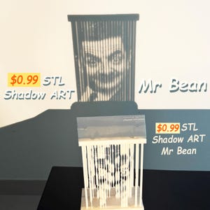 Può includere: Un modello 3D stampato in bianco del viso di Mr. Bean. Il modello proietta un'ombra del viso di Mr. Bean sul muro dietro di esso. Il testo "€ 0,99 STL Shadow Art Mr. Bean" è visibile nell'immagine.